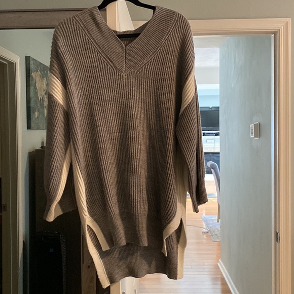 J.Ing oversized gray sweater free size 4-8 - Picture 2 of 3